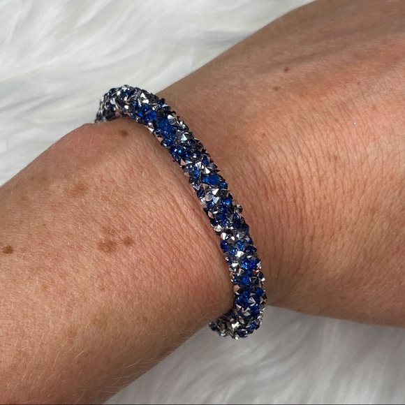 BEAUTIFUL FASHION SET!!!!! - Picture 2 of 6